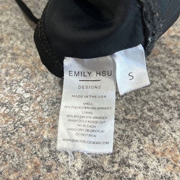 Emily Hsu Designs leggings & sports bra. Leggings size xs Sports bra, size s. - Picture 11 of 11